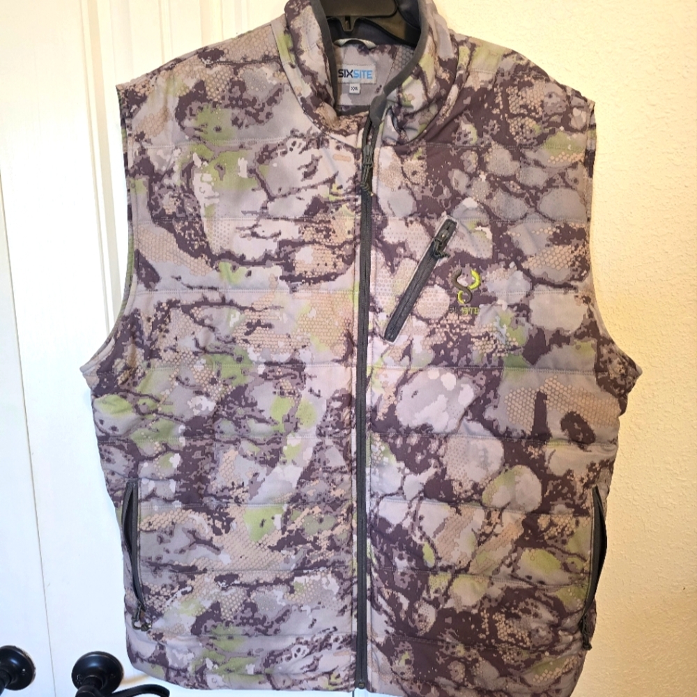 Men's camo vest